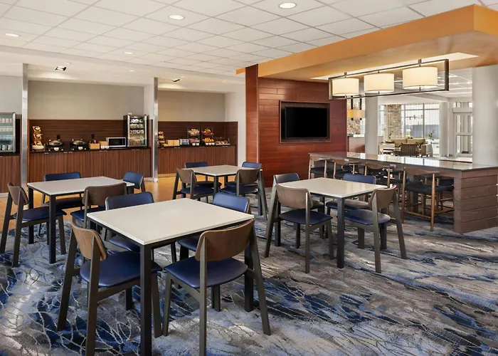 Hotel Fairfield & By Marriott St. Louis Pontoon Beach/granite City, Il