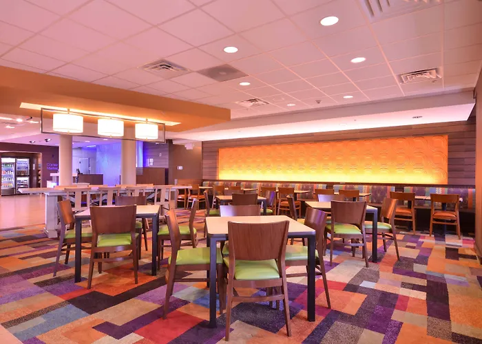 Hotel Fairfield & By Marriott St. Louis Pontoon Beach/granite City, Il 3*