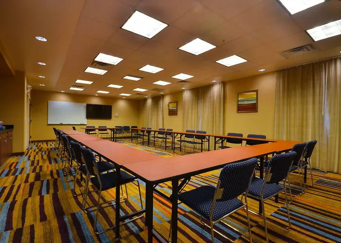 Fairfield & By Marriott St. Louis Pontoon Beach/granite City, Il Hotel 3*